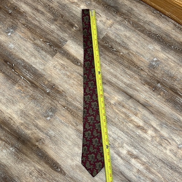 Don Loper Beverly Hills 100% Silk Paisley Tie Brick Red Burgundy and Tan - Picture 5 of 7